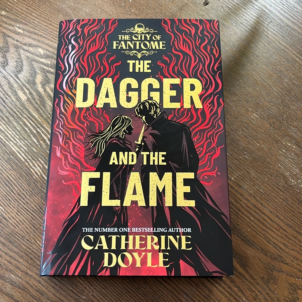 The Dagger and the Flame Fairyloot Edition (Hardcover)
